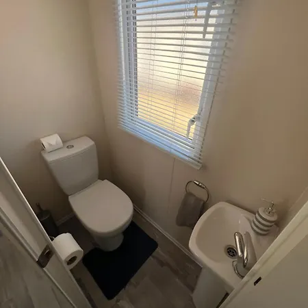 Parque de Campismo 3 Bedroom Modern Caravan Sleeps Up To 8 Millom