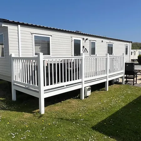 3 Bedroom Modern Caravan Sleeps Up To 8 מילום