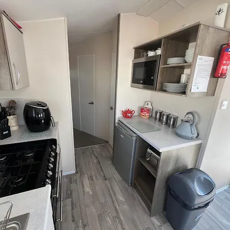Camping 3 Bedroom Modern Caravan Sleeps Up To 8 *